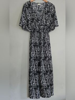 World Market Maxi Dress with Black White Palm Leaf Pattern, L/XL